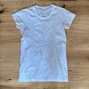 white lulu lemon swiftly tech shirt